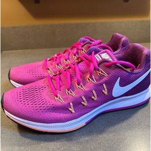 Nike Zoom Pegasus 33 Women’s Running Shoes. Size 10.